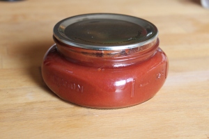 Homemade_ketchup_canned_(4156502791)